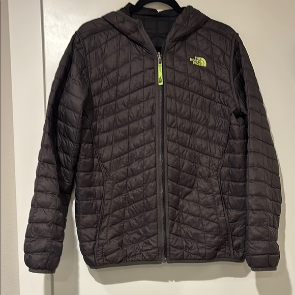 The North Face Reversible Black and Gray Kids Jacket - 18/20 - Picture 2 of 7